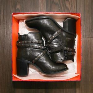 Tory Burch Boots